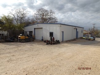 Plus de détails pour 918 3rd St, Floresville, TX - Industriel/Logistique à louer