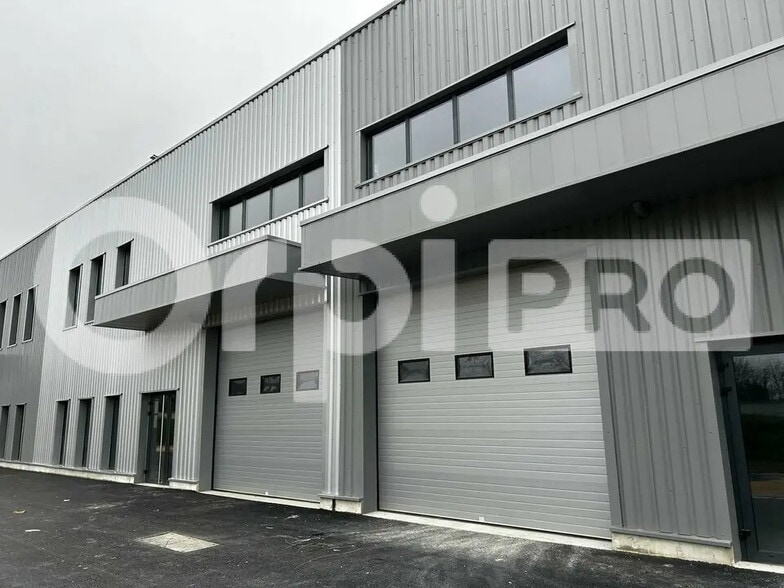 Local d’activités dans Bourgoin-Jallieu à louer - Photo de l’immeuble – Image 1 sur 6