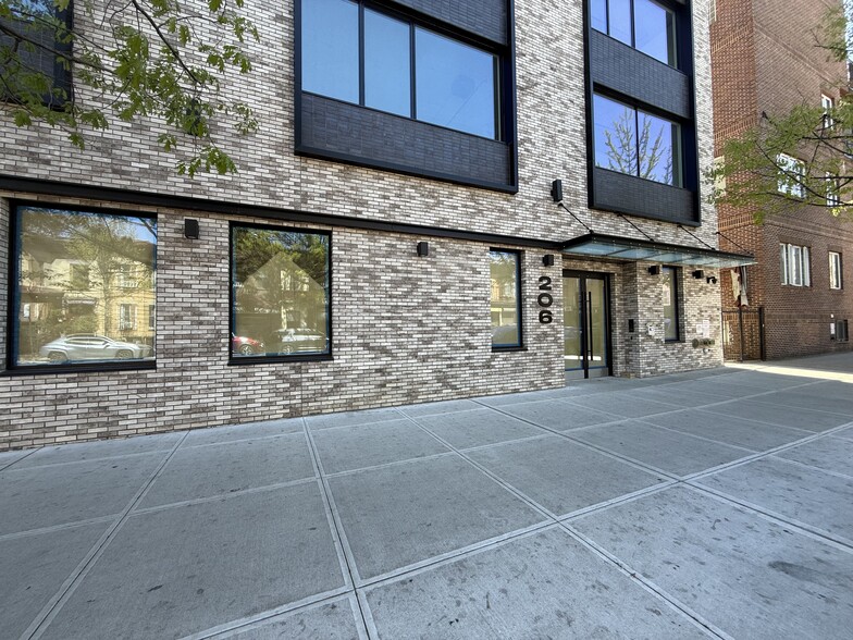 206 Ditmas Ave, Brooklyn, NY à louer - Photo de l’immeuble – Image 3 sur 9