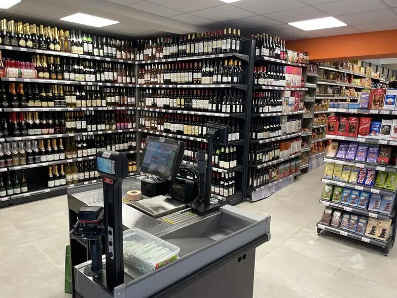 Local commercial dans Eu à vendre - Photo intérieure – Image 3 sur 7