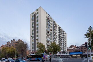 Plus de détails pour Calle del Camino de los Vinateros, 15, Madrid - Logement à vendre