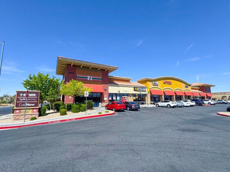 8090 Blue Diamond Rd, Las Vegas, NV à louer - Photo de l’immeuble – Image 1 sur 8