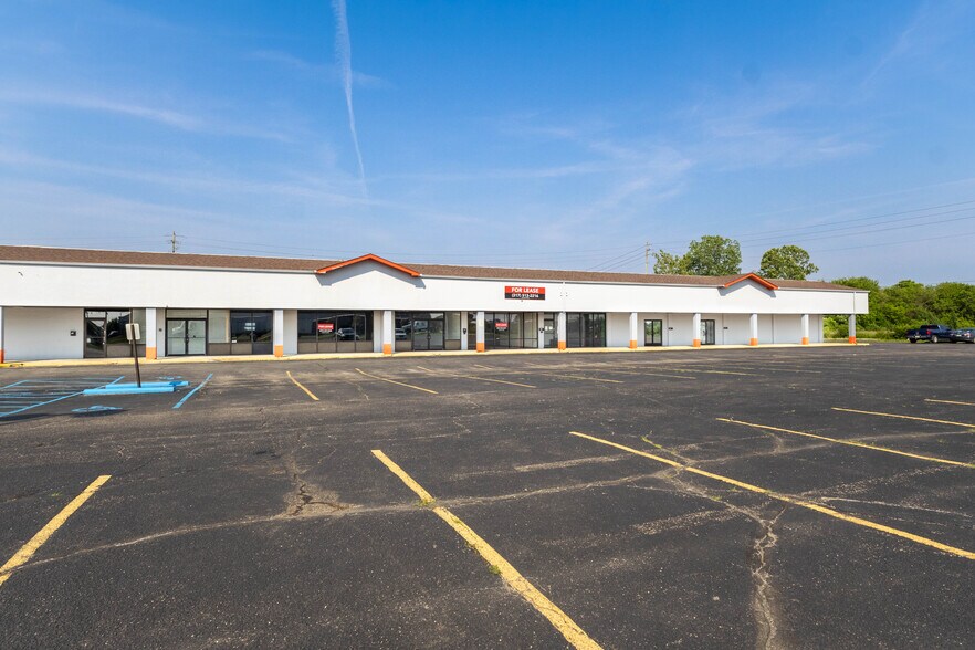 4702-4740 Century Plaza Rd, Indianapolis, IN à louer - Photo de l’immeuble – Image 2 sur 16