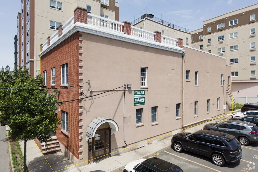 36 Bergen St, Hackensack, NJ à vendre - Photo de l’immeuble – Image 2 sur 77