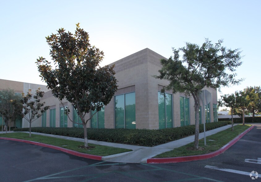 8971 Research Dr, Irvine, CA à vendre - Photo de l’immeuble – Image 1 sur 3