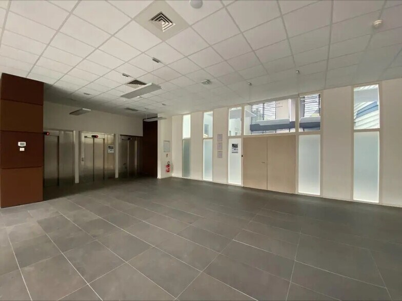 Bureau dans Saint-Jacques-de-la-Lande à louer - Photo de l’immeuble – Image 3 sur 14