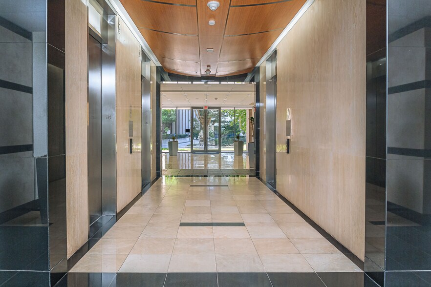 1900 St James Pl, Houston, TX à louer - Photo de l’immeuble – Image 3 sur 6