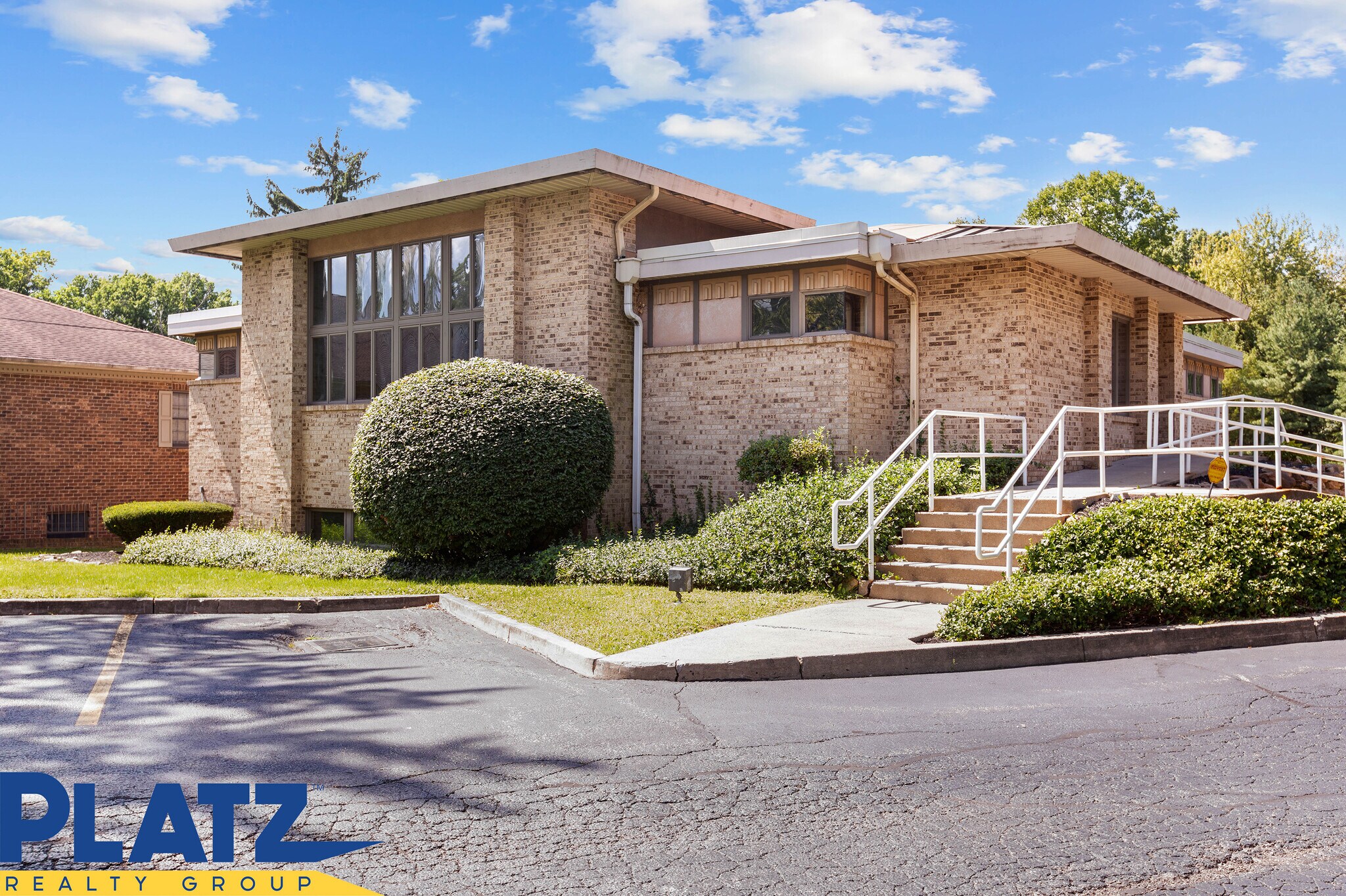 321 Niles Cortland Rd NE, Warren, OH à louer Photo de l’immeuble– Image 1 sur 19