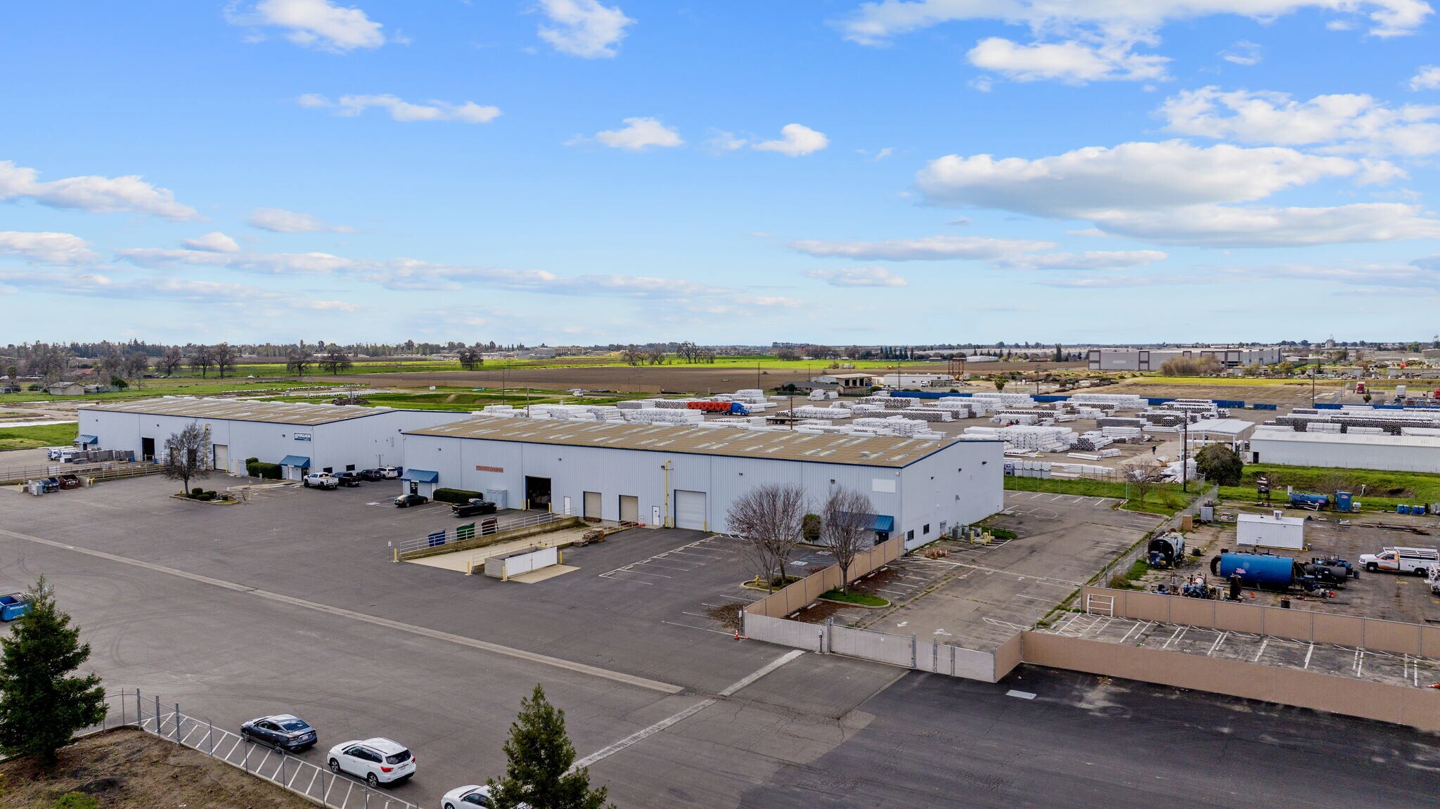 7345 W Goshen Ave, Visalia, CA à louer Photo principale– Image 1 sur 16