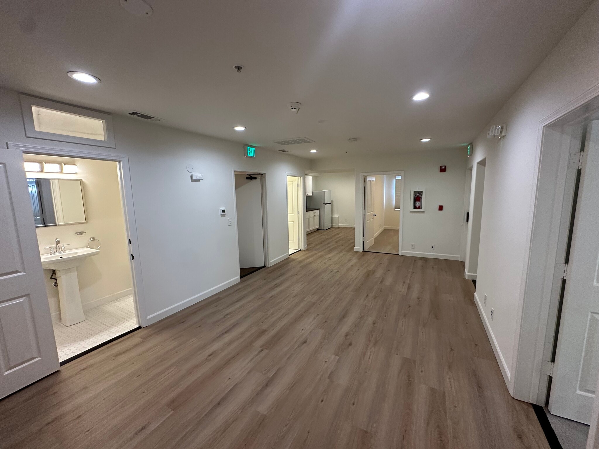 100 S El Camino Real, San Clemente, CA à louer Photo intérieure– Image 1 sur 4