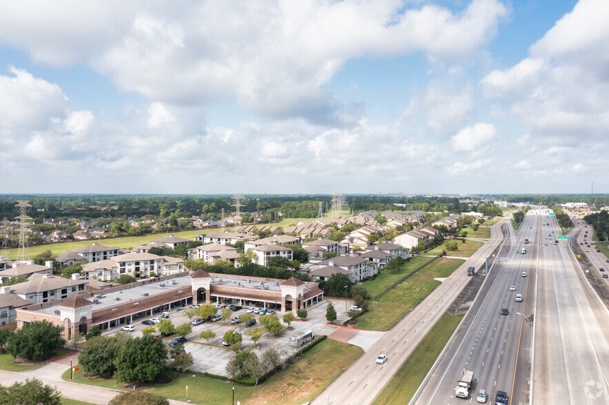 8650 N Sam Houston Pky E, Humble, TX à louer - Aérien – Image 3 sur 10