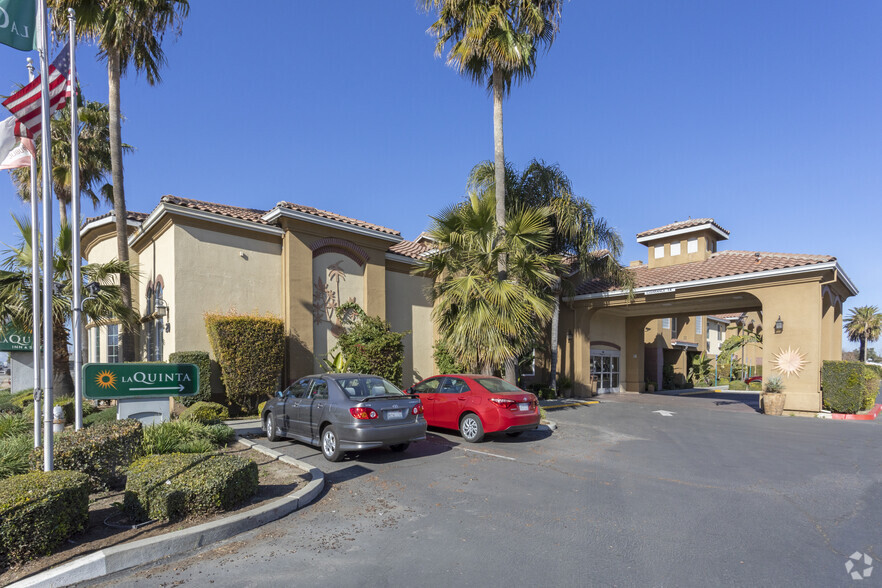 20 W Pacheco Blvd, Los Banos, CA à vendre - Photo de l’immeuble – Image 1 sur 19
