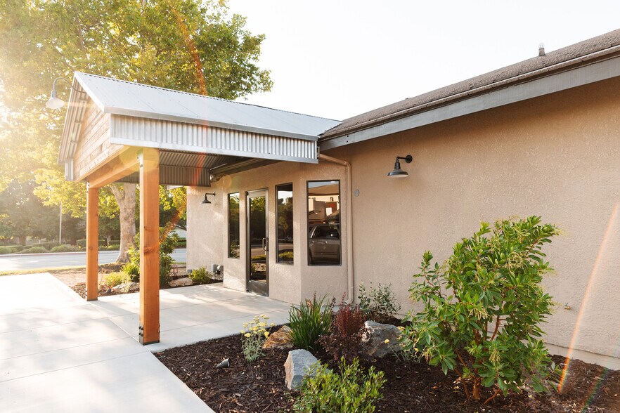 1902 Creston Rd, Paso Robles, CA à vendre - Photo de l’immeuble – Image 2 sur 10