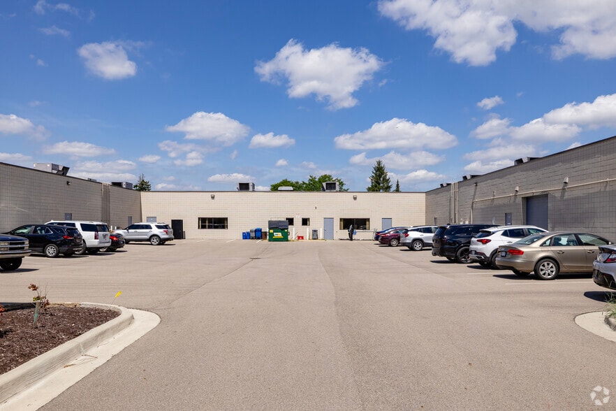 4750 Venture Dr, Ann Arbor, MI à louer - Photo de l’immeuble – Image 3 sur 4
