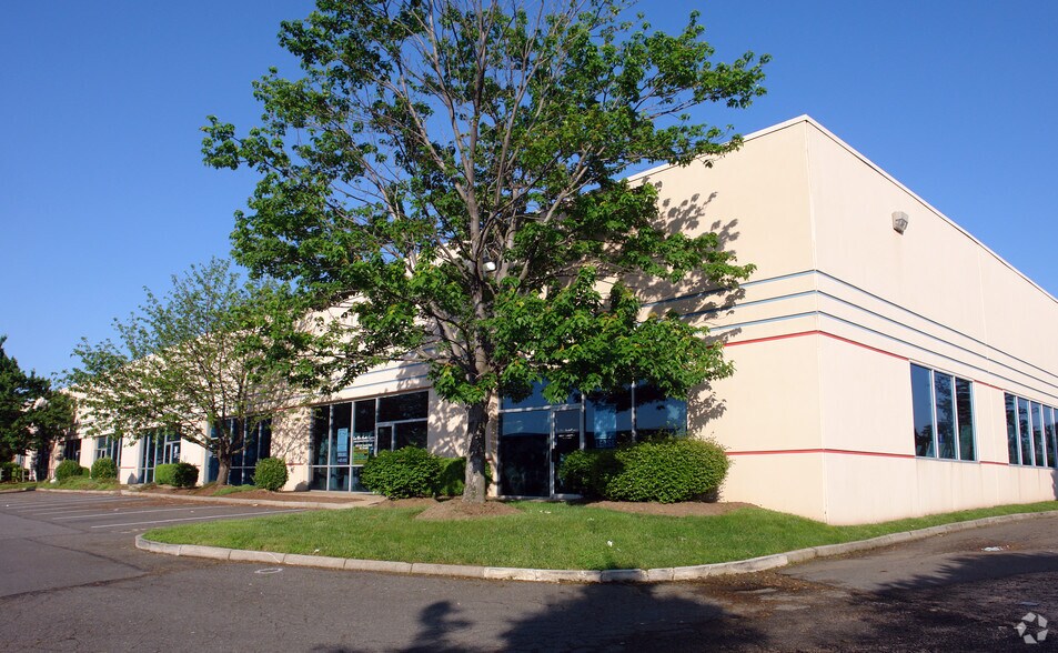 8352 Terminal Rd, Lorton, VA à louer - Photo de l’immeuble – Image 3 sur 10