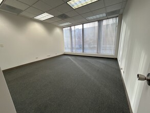 5940 W Touhy Ave, Niles, IL à louer Photo de l’immeuble– Image 2 sur 2