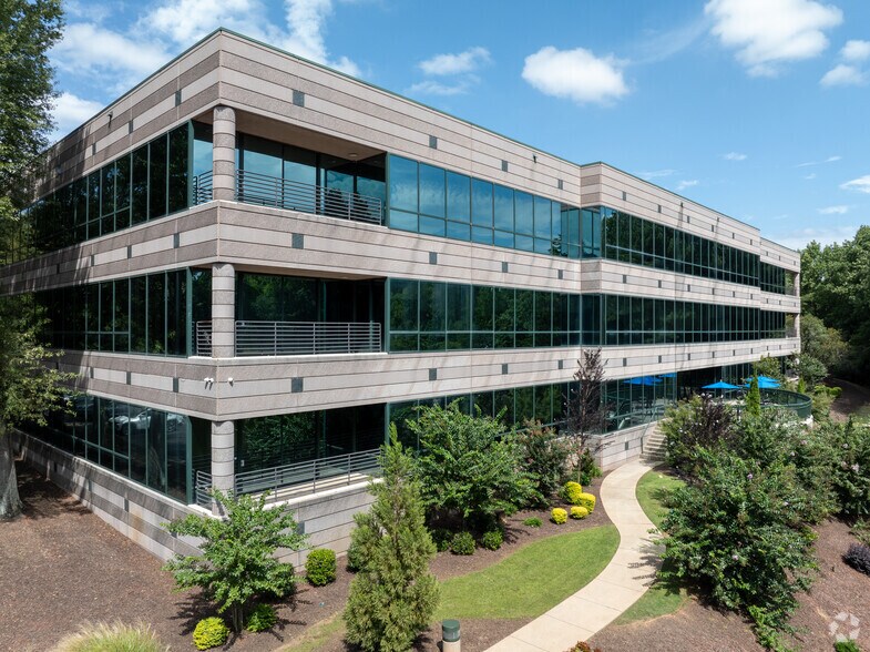 655 engineering Dr, Peachtree Corners, GA à louer - Photo de l’immeuble – Image 2 sur 19