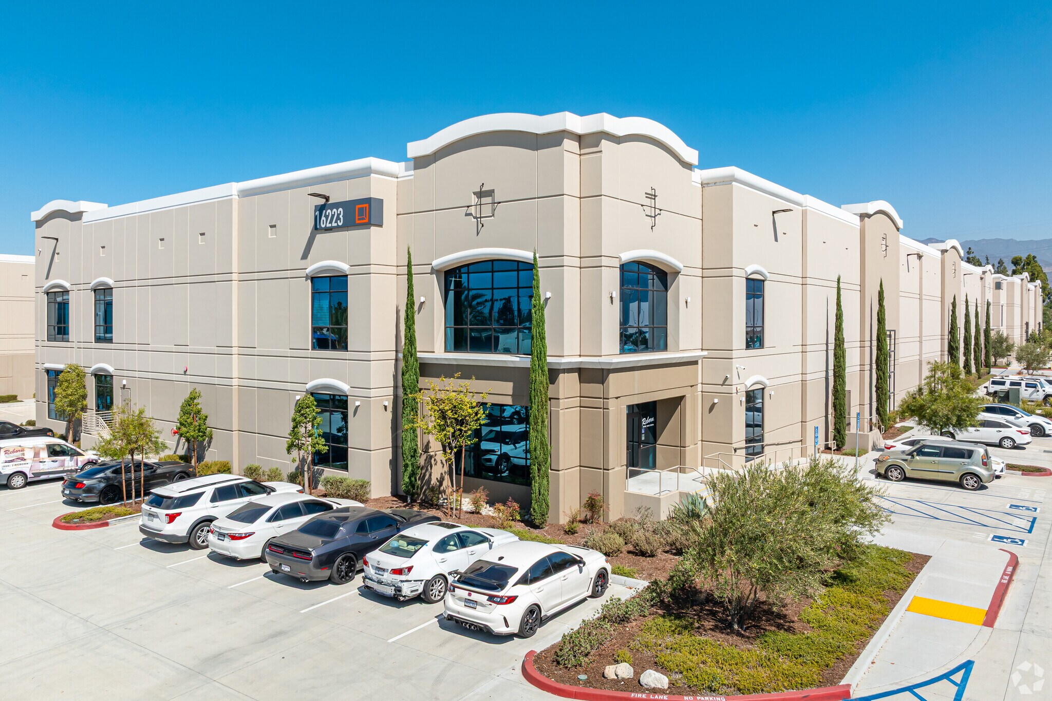 16223 Arrow Hwy, Irwindale, CA à louer Photo principale– Image 1 sur 6