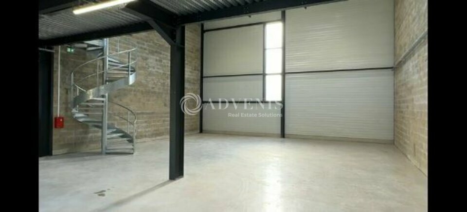 Local d'activités dans Nangis à vendre - Photo de l’immeuble – Image 3 sur 9