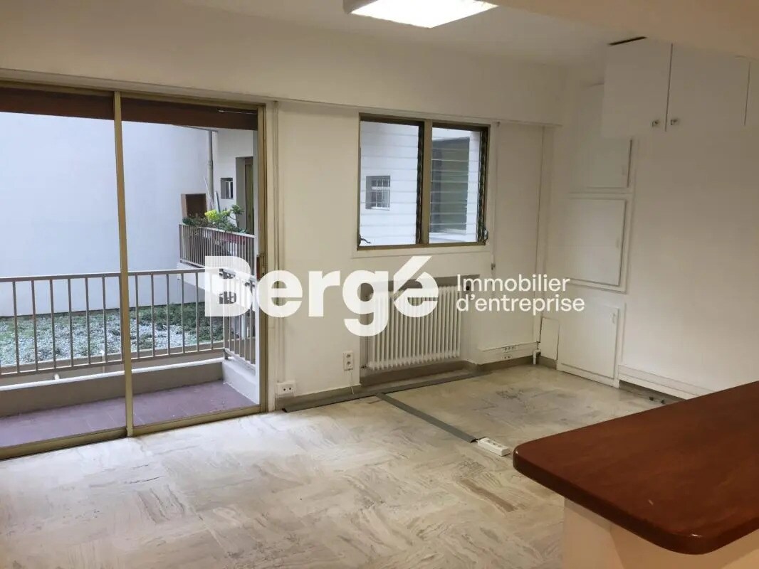 Bureau dans Cannes à louer Photo de l’immeuble– Image 1 sur 10