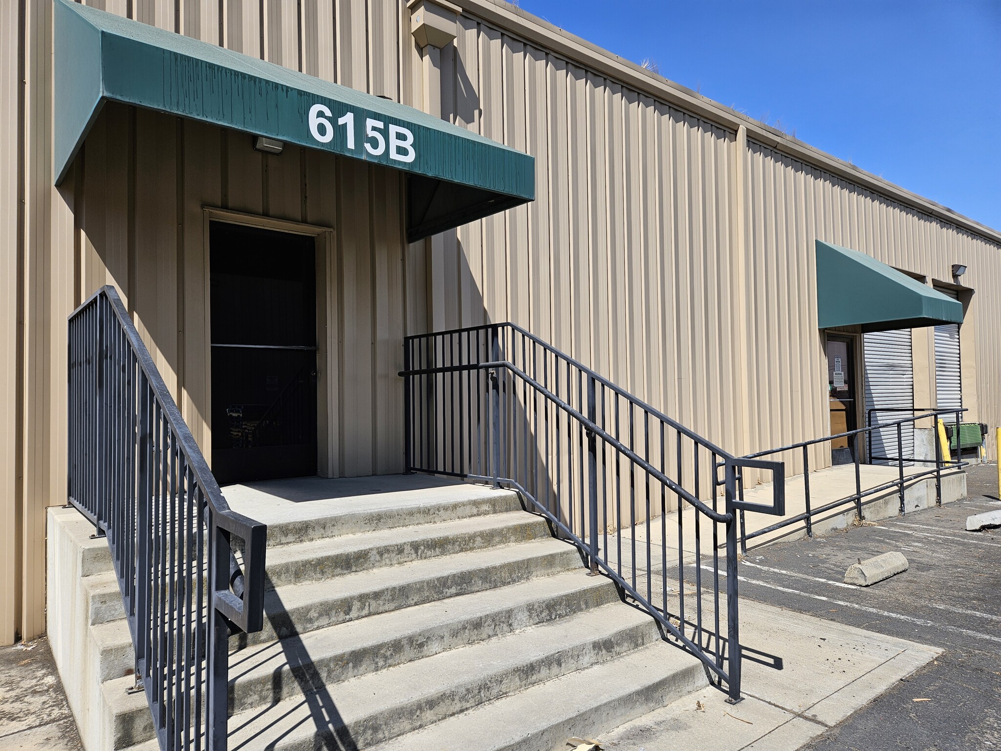 615-621 Kansas Ave, Modesto, CA à louer Photo intérieure– Image 1 sur 18