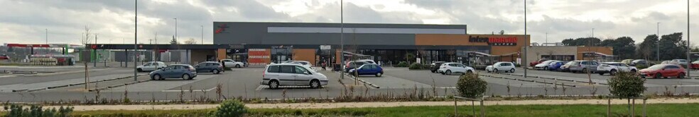 Local commercial dans Véretz à louer - Photo de l’immeuble – Image 2 sur 2