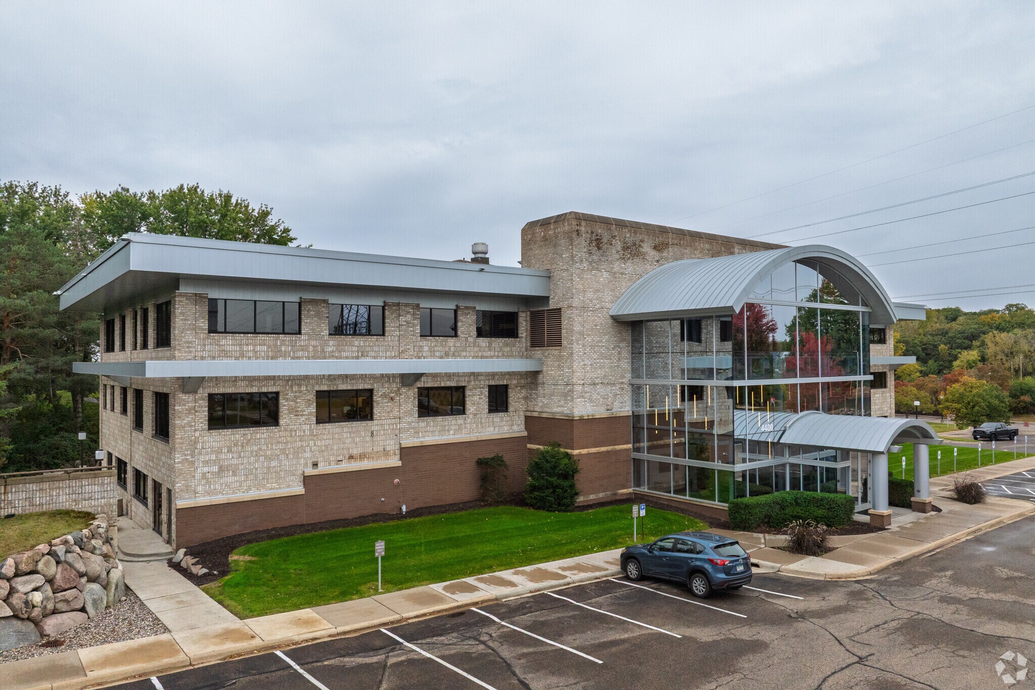 4400 Baker Rd, Minnetonka, MN à louer Photo principale– Image 1 sur 15