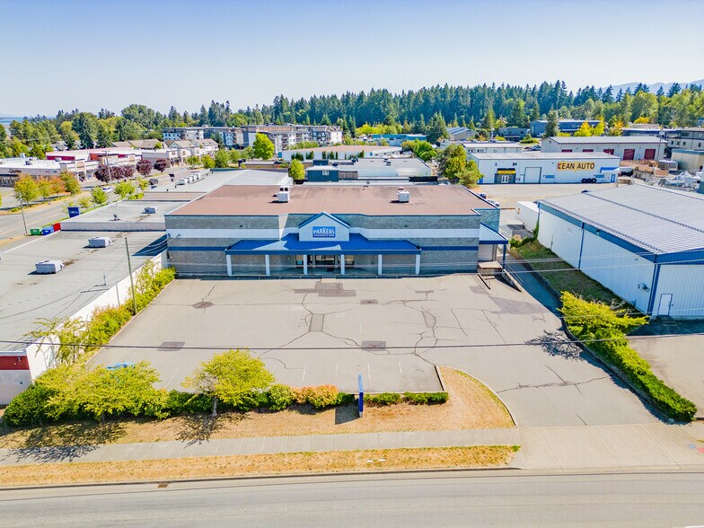 700 29th St, Courtenay, BC à vendre - Photo de l’immeuble – Image 2 sur 7