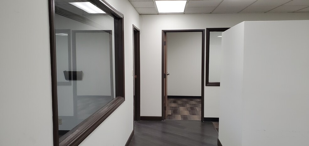 1100 N Tustin Ave, Anaheim, CA à louer - Photo intérieure – Image 2 sur 4