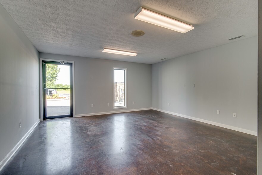 100 Mooreland Dr, Springfield, TN à louer - Photo intérieure – Image 3 sur 17