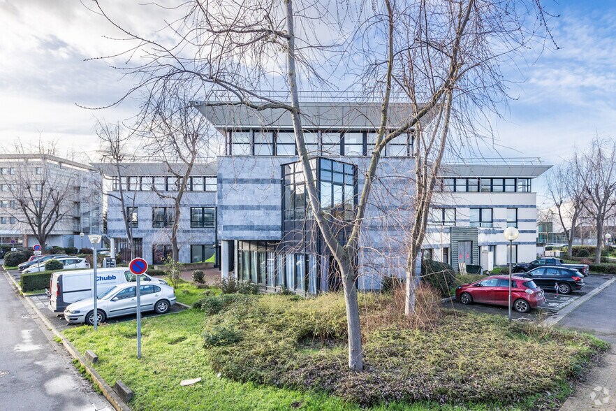 Bureau dans Gennevilliers à louer - Photo de l’immeuble – Image 3 sur 3