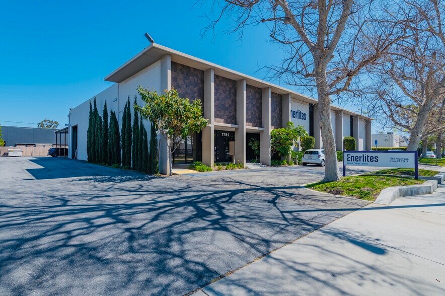 1781 McGaw Ave, Irvine, CA à louer - Photo de l’immeuble – Image 2 sur 21
