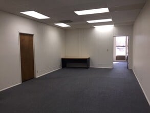 933 MacArthur Blvd, San Leandro, CA à louer Photo intérieure– Image 2 sur 2