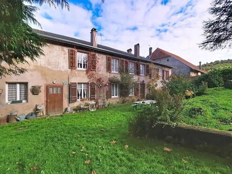 Local d'activités dans Saint-Dié-des-Vosges à vendre - Photo de l’immeuble – Image 1 sur 8