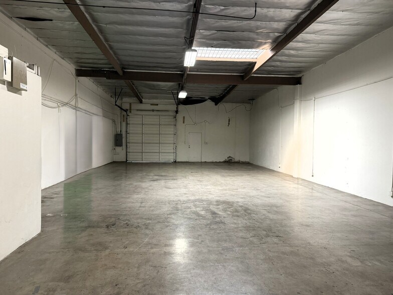 2200-2220 E Gladwick St, Rancho Dominguez, CA à louer - Photo de l’immeuble – Image 2 sur 2