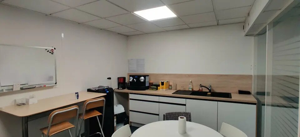 Bureau dans Évry à vendre - Photo de l’immeuble – Image 3 sur 6