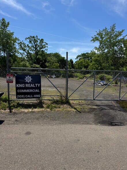 85 Hood Terrace Ter, West Haven, CT à louer - Photo de l’immeuble – Image 3 sur 3
