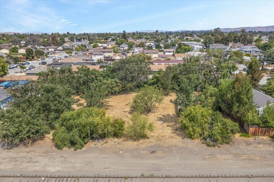 7843 Railroad Ave, Newark, CA à vendre - Photo principale – Image 1 sur 10