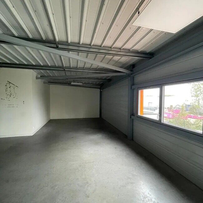 Plus de détails pour Local d'activités à louer