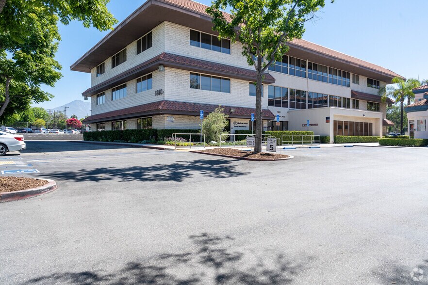 1818 N Orange Grove Ave, Pomona, CA à louer - Photo de l’immeuble – Image 2 sur 32