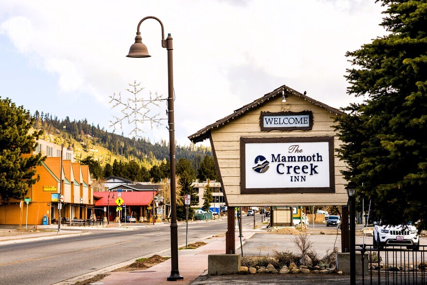 663 Old Mammoth Rd, Mammoth Lakes, CA à vendre - Photo de l’immeuble – Image 1 sur 5