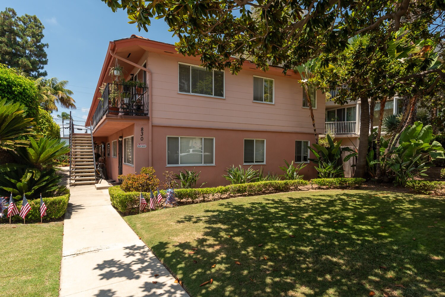 830 C Ave, Coronado, CA à vendre Photo de l’immeuble– Image 1 sur 24
