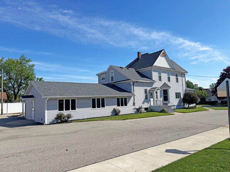 142 S Main St, Avilla, IN à vendre - Photo de l’immeuble – Image 3 sur 9