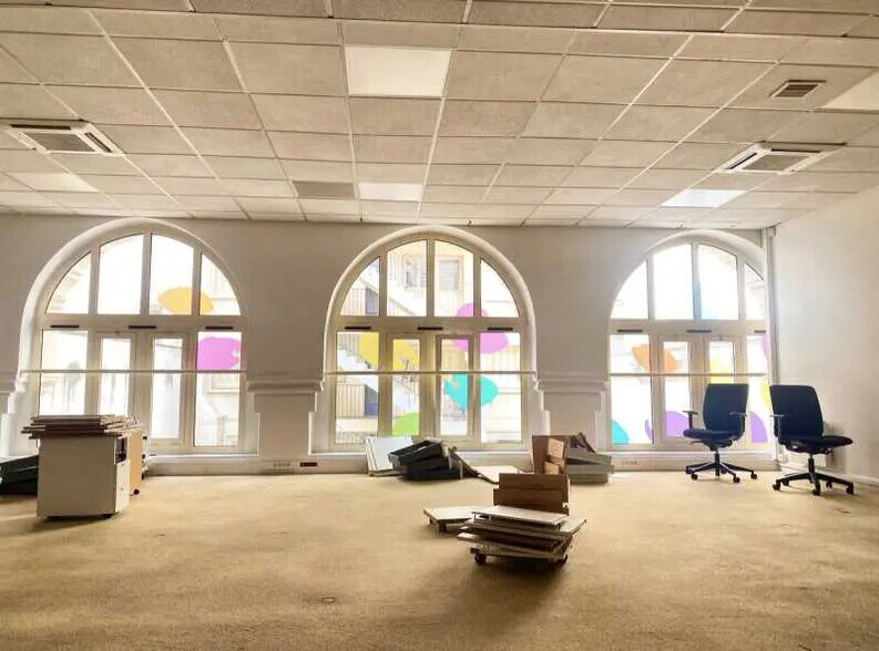 Bureau dans Lyon à louer - Photo de l’immeuble – Image 3 sur 15