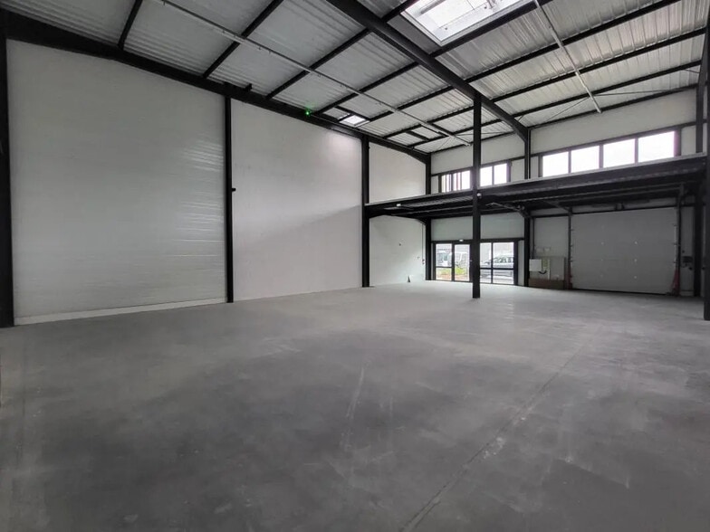 Local d’activités dans Saint-Quentin-Fallavier à louer - Photo intérieure – Image 3 sur 5