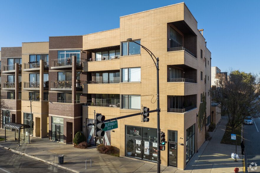 2816 W Chicago Ave, Chicago, IL à louer - Photo de l’immeuble – Image 3 sur 24