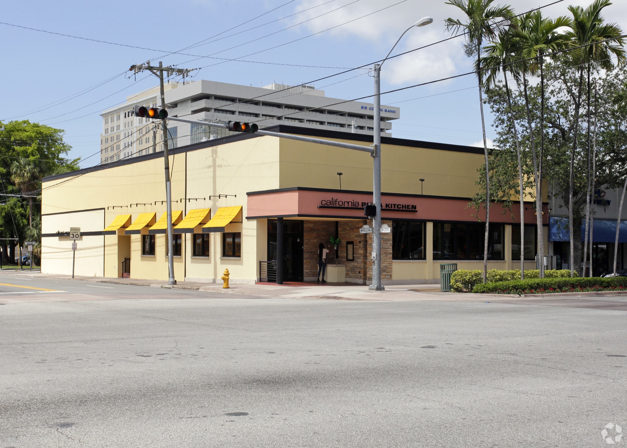 300 Miracle Mile, Miami, FL à louer Photo principale– Image 1 sur 8