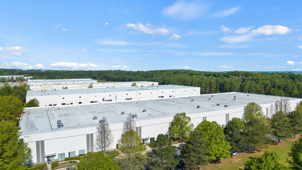 800 N Greenfield Pky, Garner, NC à louer - Photo principale – Image 1 sur 2