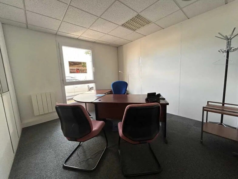 Bureau dans Feyzin à louer - Photo de l’immeuble – Image 2 sur 8