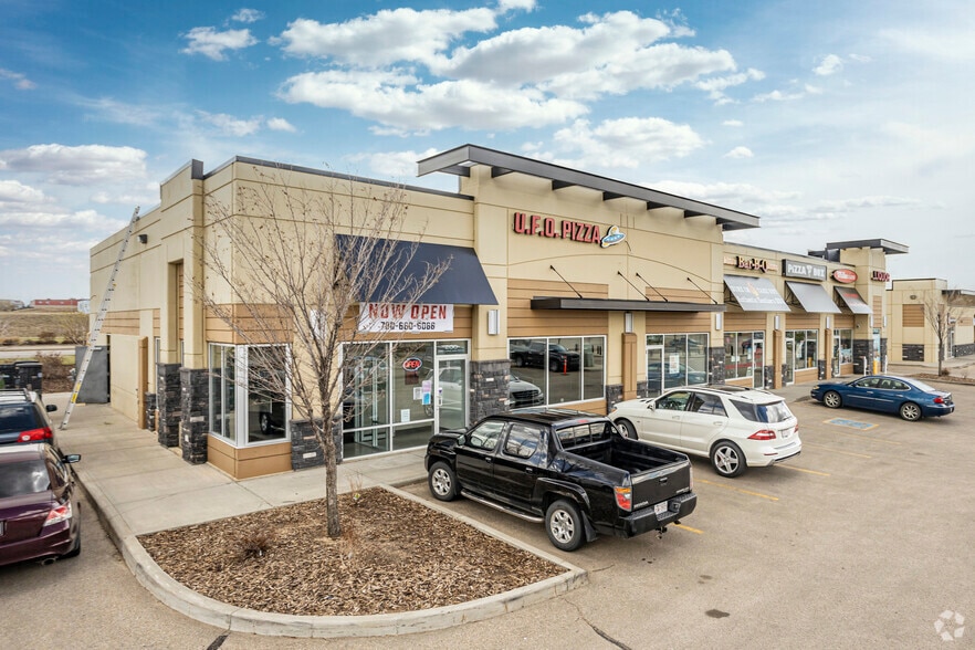 320-220 Lakeland Dr, Sherwood Park, AB à louer - Photo principale – Image 1 sur 9